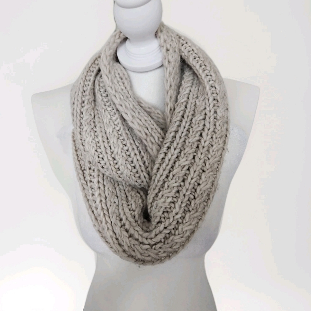 American Eagle Outfitters Cozy Beige Knit Infinity Scarf OS